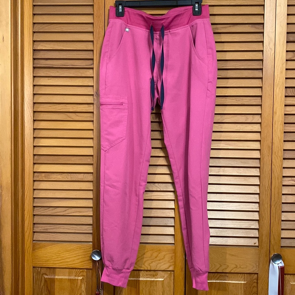 Women’s Figs Fuchsia Zamora Jogger